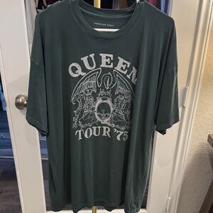 American Eagle Outfitters Dark Green Queen Tour Tee